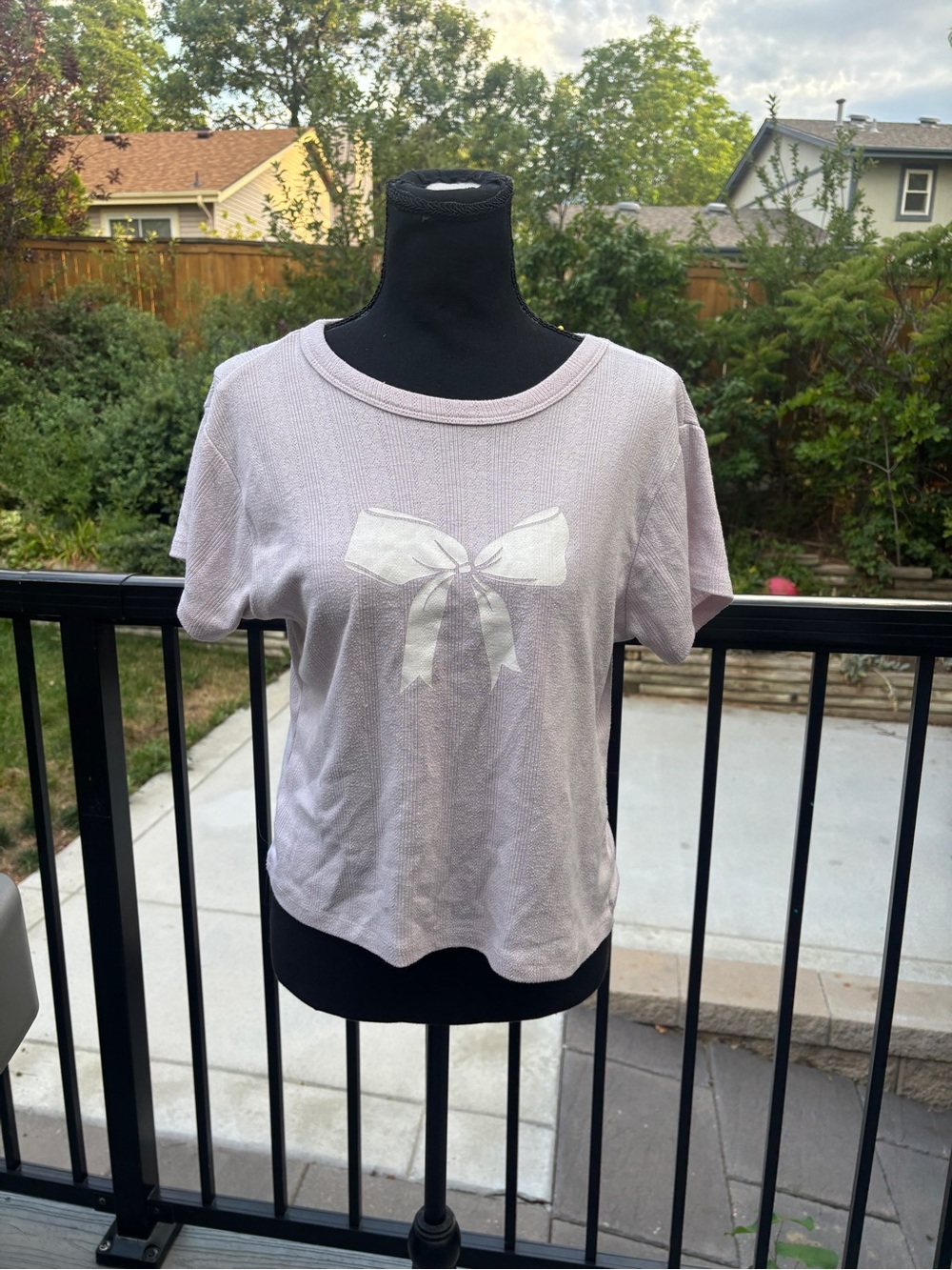 Casual Women's Light Pink Bow Graphic Tee